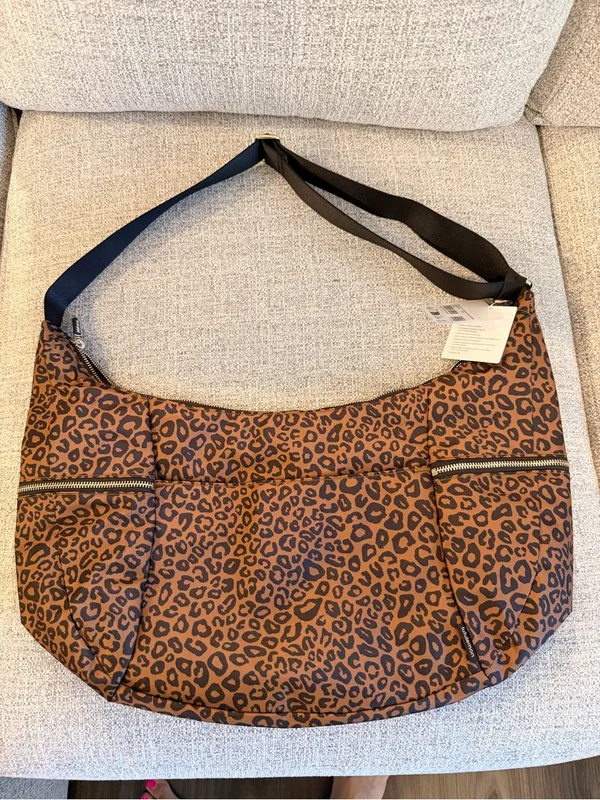 Lululemon Large Slouchy Sling Bag 13L Metal Hardware leopard print NWT - Image 11