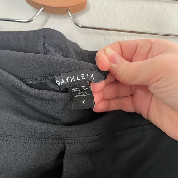 Athleta Black Outdoor Ahtliesure Zip Pocket Jogger Pants Size 10 - Image 3