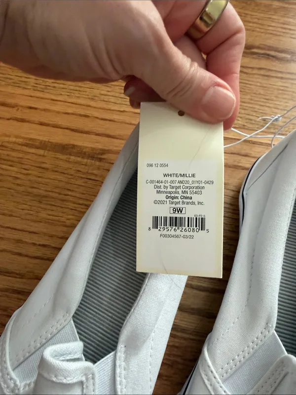 NWT A NEW DAY Slip-On Canvas Sneakers in White SIZE 9 - Image 2