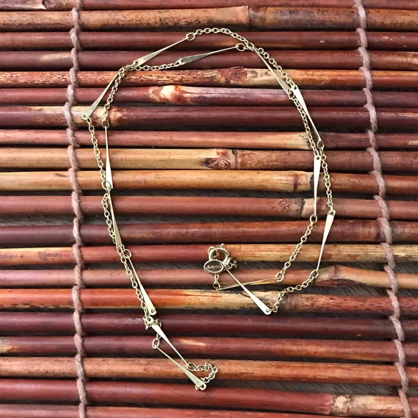 Avon Delicate Chain Necklace Gold Tone - Image 3