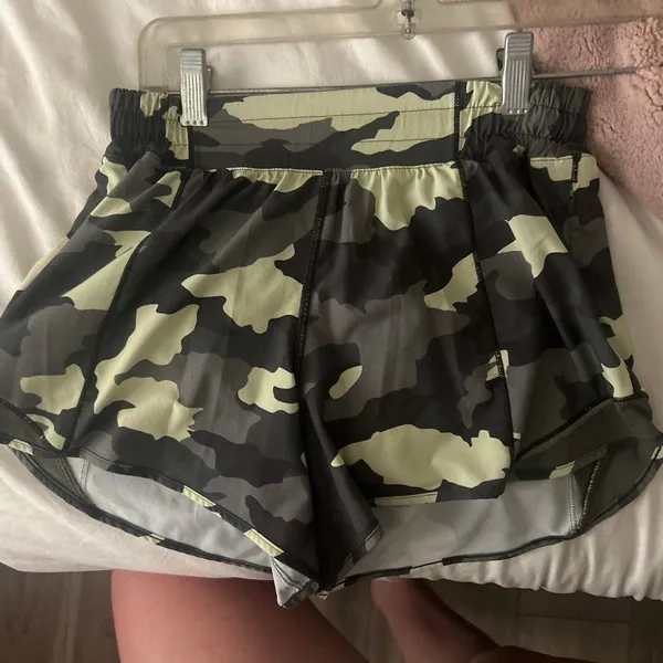 Lululemon Hotty Hot Shorts 4" - Image 2