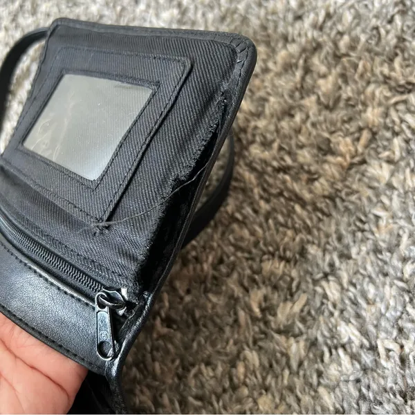 G.H.‎ Bass & Company Black Leather Wallet Crossbody Purse - Image 13