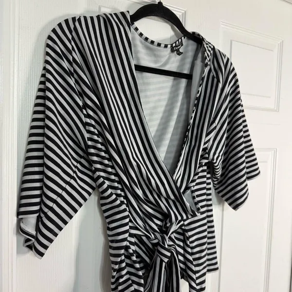 Express Monochrome Striped Wrap Top XL - Image 4