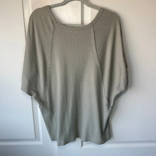 Rae‎ Mode Womens Top Gray V Neck Short Sleeve Waffle Knit Slouchy Made in USA OS - Image 3