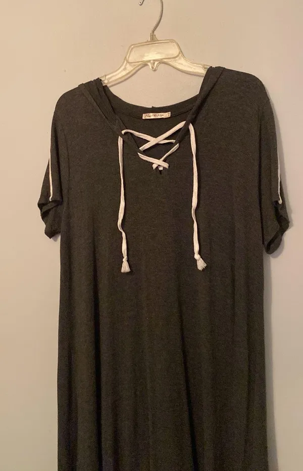 Heart and Hips Hoodie Dress Grey Short Sleeves Lace Front - Image 2