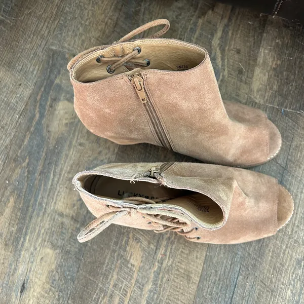 Lucky Brand Jaevin Tan Suede Peep Toe Wedge Booties Lace Up Side Zip Mens 9M‎ 39 - Image 2