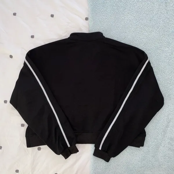Black Cropped Sweatshirt - Image 3