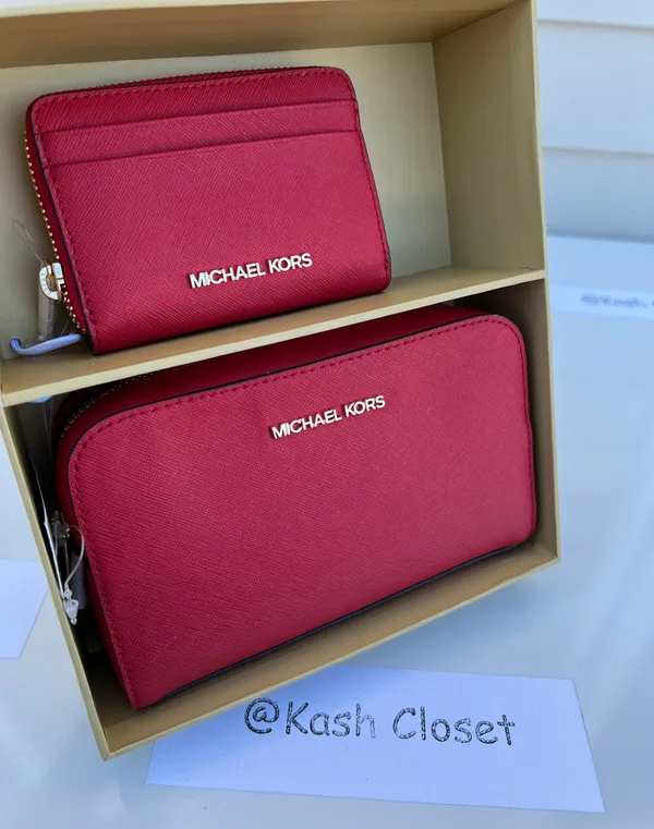 Michael Kors Giftable boxed item wallet & Travel Pouch - Bright Red - Image 2