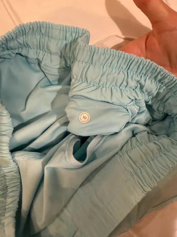 Lululemon Shorts hotty hot 4” - Image 4