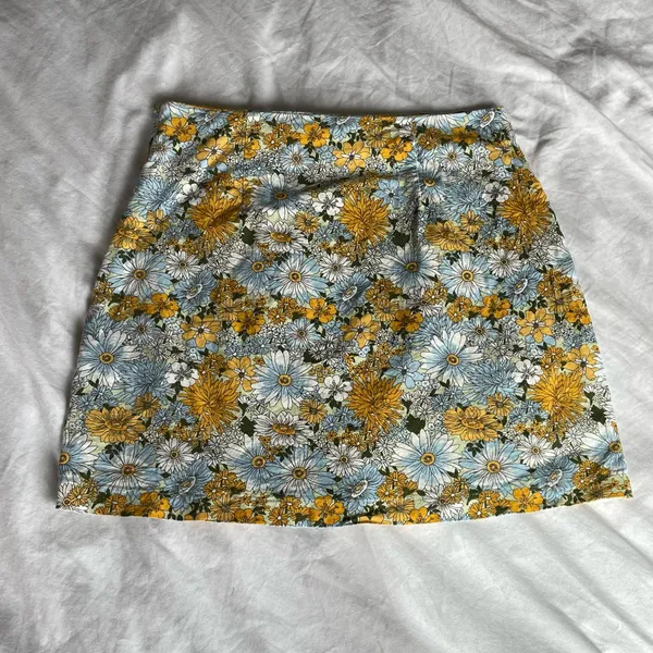 Urban Outfitters Floral Mini Skirt Size S Linen Blend Yellow Blue Daisy Print - Image 4