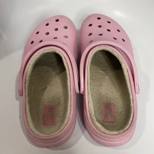 Crocs‎ Pink lined original clogs unisex sizing - Image 4