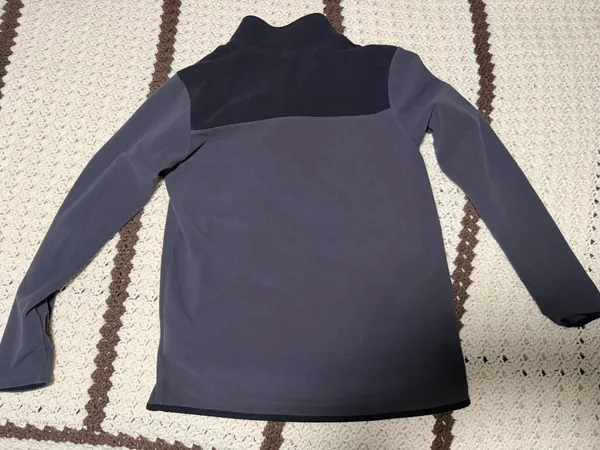 Womans northface size medium - Image 4