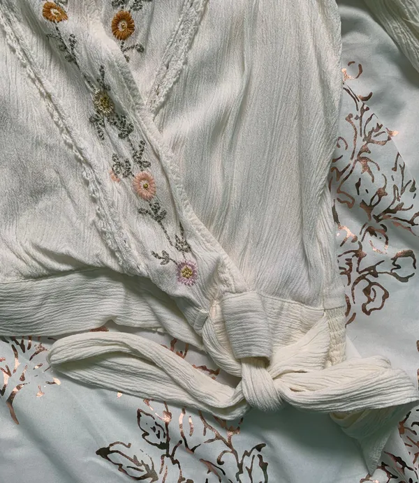 American Eagle Cream Blouse - Image 2