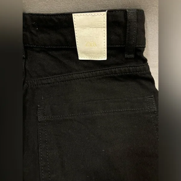 Zara women’s straight leg black denim unfinished hem excellent condition size 4 - Image 4