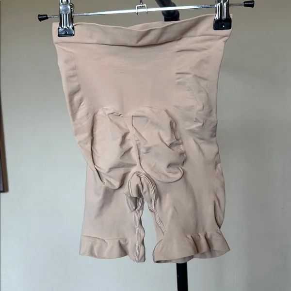 SKIMS Seamless Sculpt Mid Thigh Short compression nude sand shape wear NWOT Sz S - Image 5