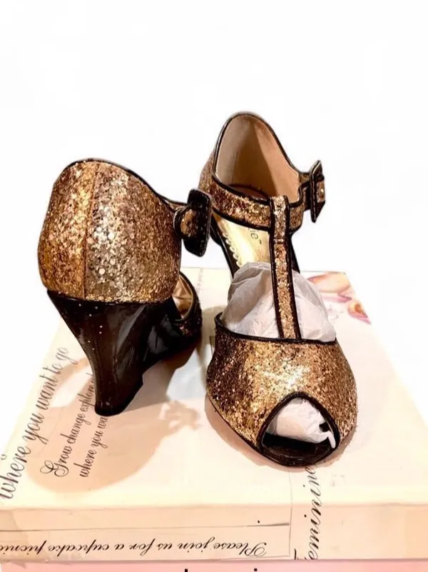 Kenzie ‘GINGER’ Gold Glitter Peep Toe Wedge Kitten Heel Mary Jane Sandals Sz 8 - Image 2