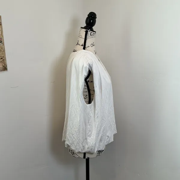Halara V-Neck Sleeveless Bubble Hem Top White Pleated Shoulder XL New With Tags - Image 2