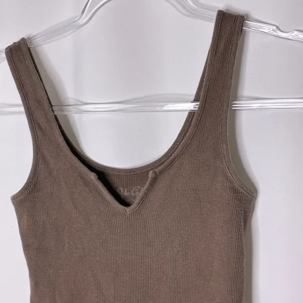 John Galt Brown Ribbed Knit Crop Tee Shirt Notched Neckline One Size (XS-S) - Image 2