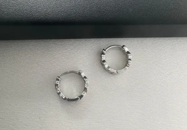Small Silver Hoop Earrings for Men Women Streetwear Unisex Style - Image 4