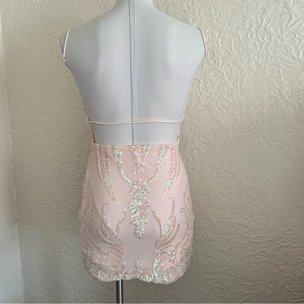Lucy in the Sky Pale Pink Iridescent Sequin Mini Dress Medium - Image 9