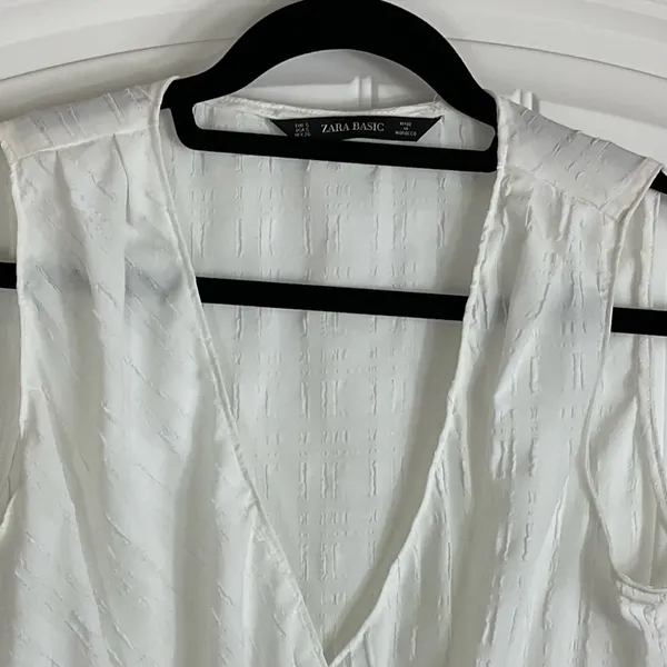 Zara White Textured Blouse Size Small - Image 3