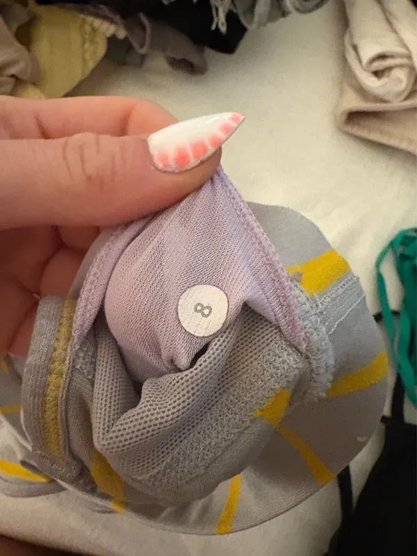 Lululemon Sports Bra Y Flow - Image 4
