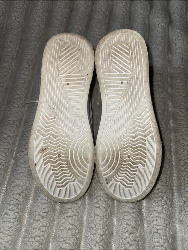 White High Top Lace-Up Sneakers Size 35 - Image 9