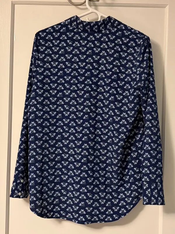 Hill House navy micro floral printed button up blouse size XS preppy classic - Image 3