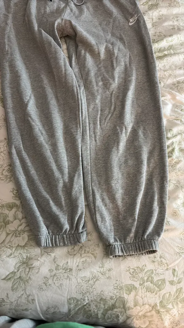 Nike Sweatpants Grey - Image 2