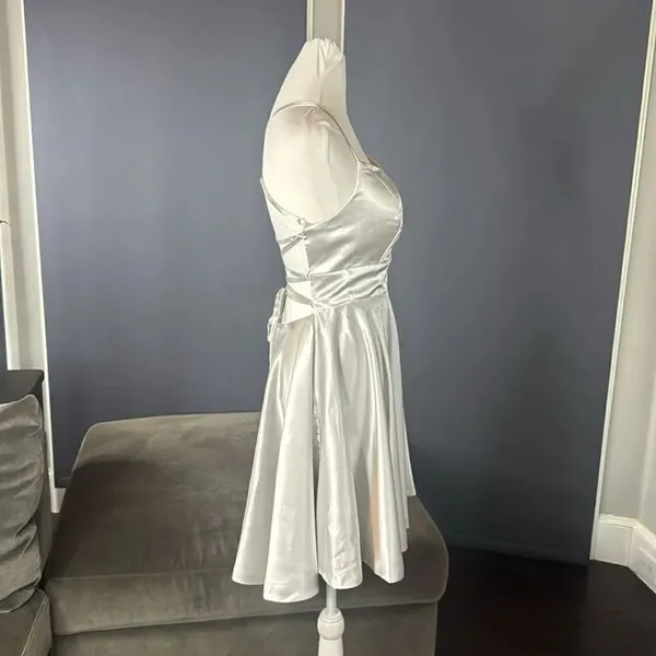 Women’s Silver Satin Short Prom Party Dress Spaghetti Straps Size 6 *READ - Image 4