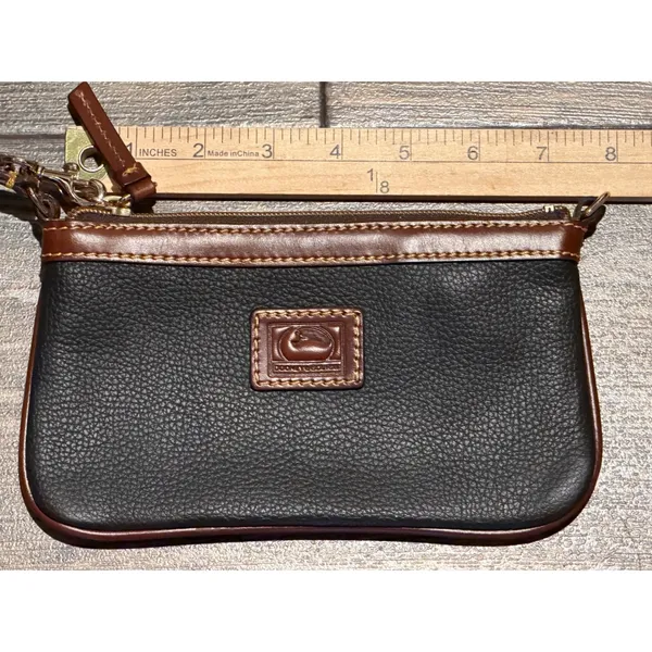 Dooney & Bourke Black Pebbled Leather Wristlet Clutch Brown Trim Purse Slim - Image 4