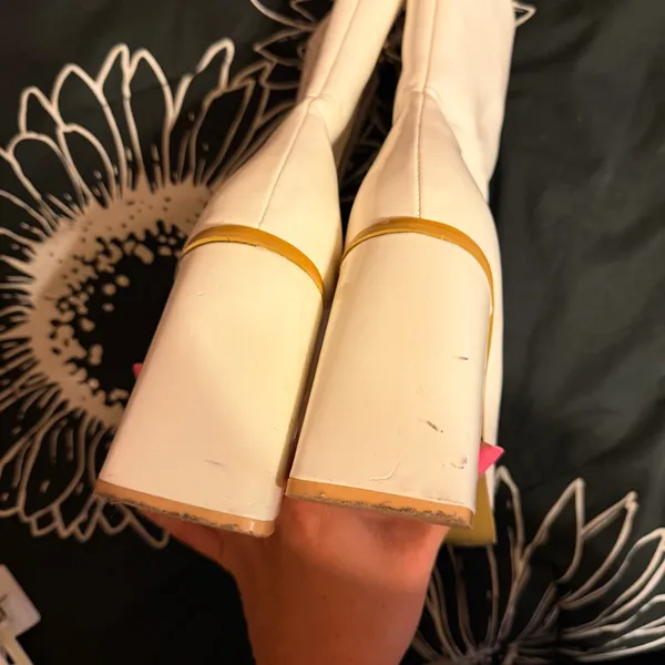 Boots White Size 8.5 - Image 4