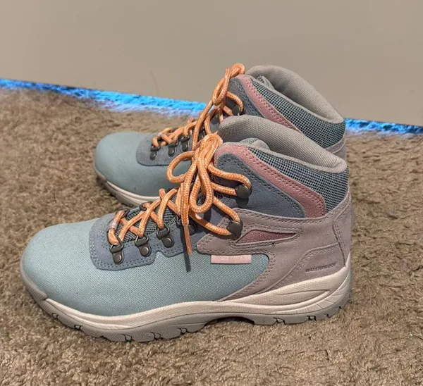 Columbia Hiking Boots - Image 4