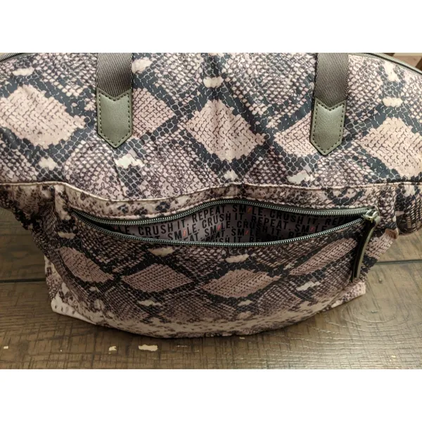 EUC Stella & Dot Crush It Snake Carry On Overnight Weekender Tote Travel Bag - Image 10