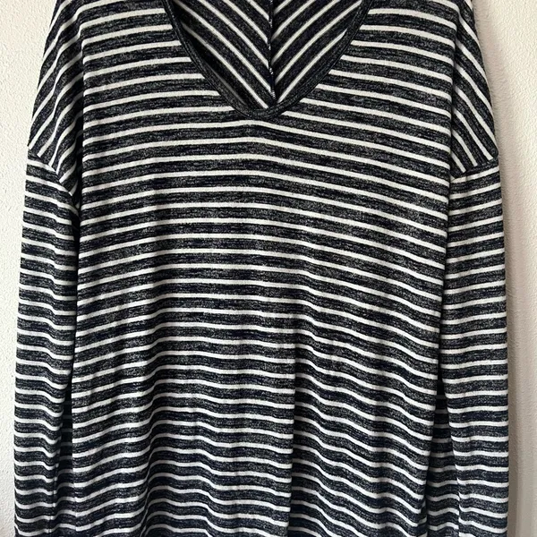 Gap blue‎ and white shirt - Image 2