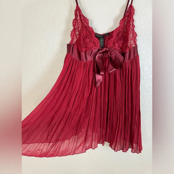 Vintage 90’s 2000’s Victoria’s Secret Chemise Sheer Burgundy with Lace & Bow L - Image 9