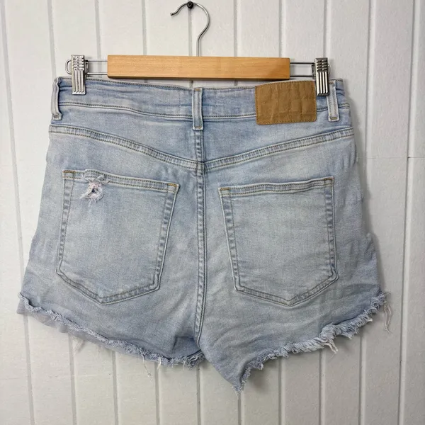 H&M Blue Jean Shorts Distressed‎ Frayed Hem Size 10 - Image 2
