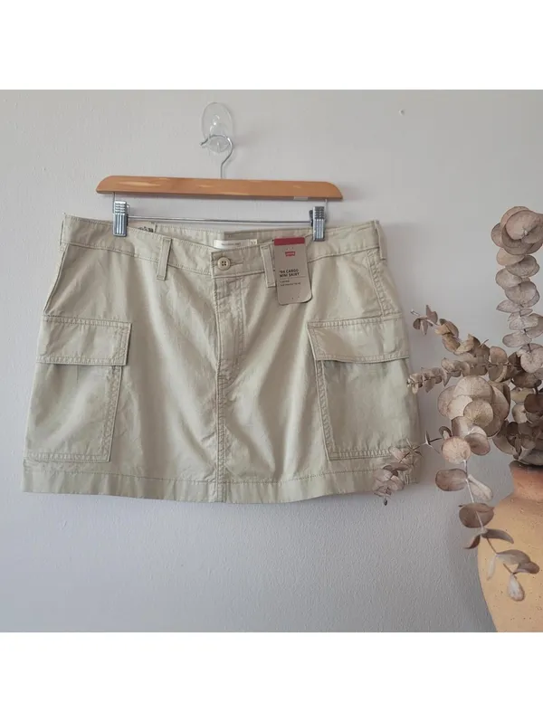 Levi’s '94 Cargo Mini Skirt in Safari Tan Sz 32 New Cotton - Image 4