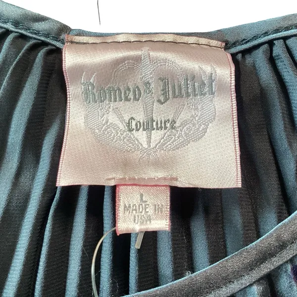 Romeo + Juliet Couture Pleated Top - Image 5