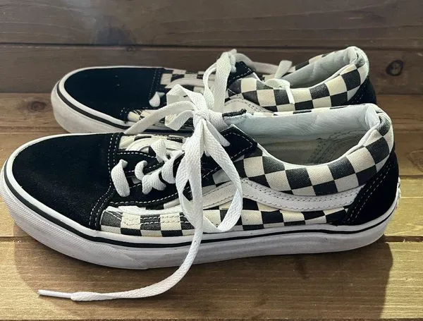 Vans checkered low black and white women and men. Women size 7 men size 5.5 Rm5 - Image 3