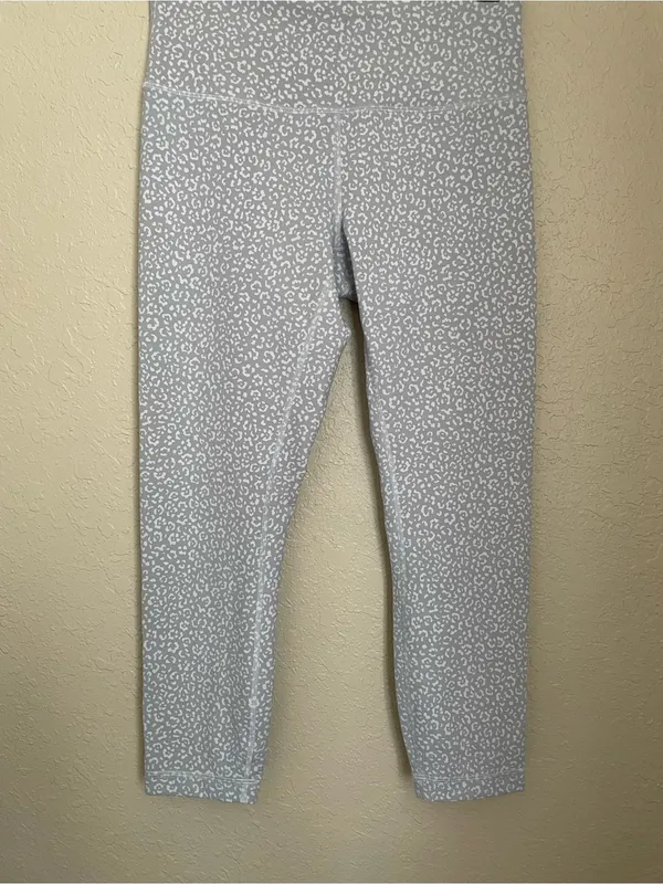 Lululemon Wunder Train High Rise Crop Size 8 Leopard Daisy Starlight Multi Gray - Image 9