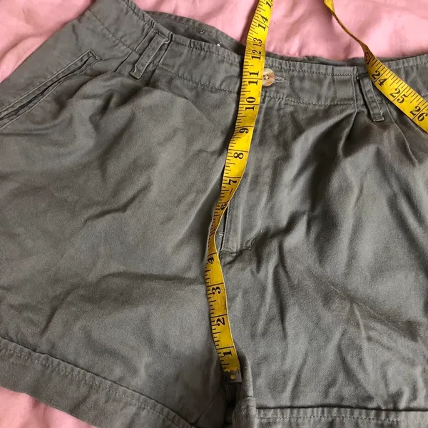 Vintage Arizona Hiking Fisherman Granola Cargo Green high Waisted Pleated Cuff Mom Shorts Khaki Utility Y2K 2000s 90s #streetwear #cottagecore #forest #boho #hipster country western hippie Measurement in pics - Image 5