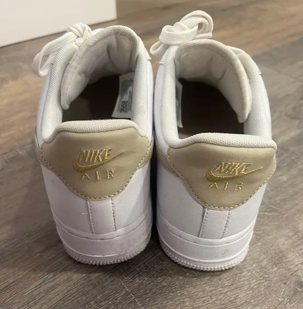Nike gold  air force 1 size 10 - Image 4