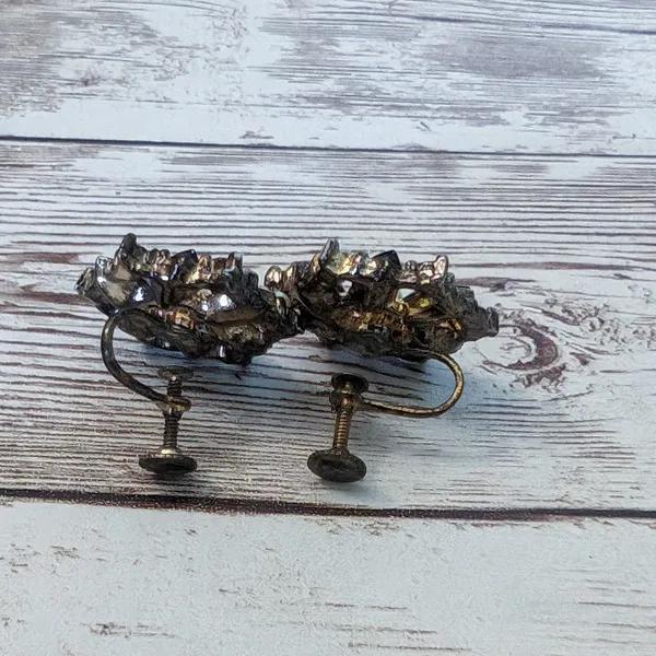 Vintage Screw On Earrings - Purple Gems and Faux Pearls - Poor Condition - Image 4