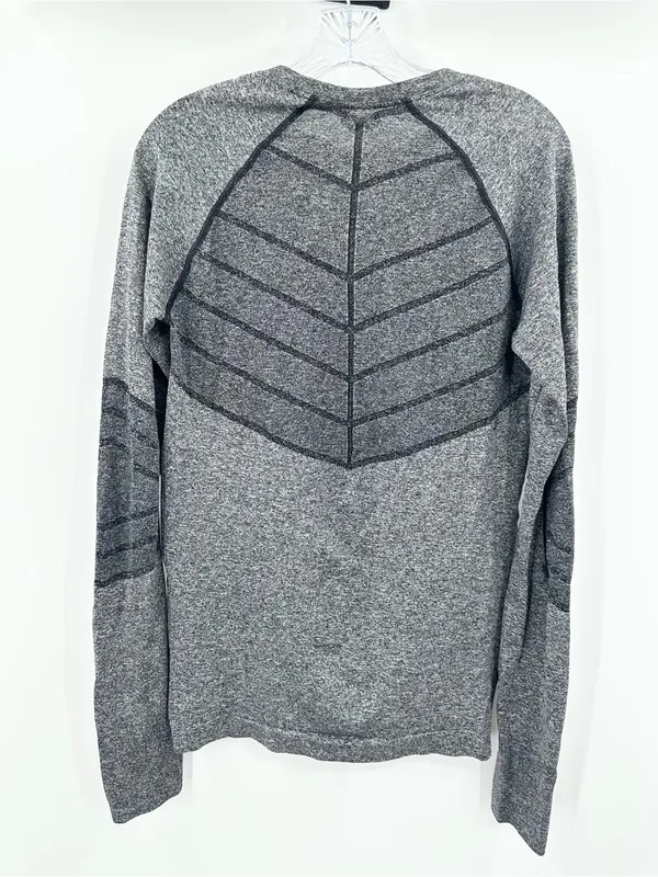 Oiselle Gray Birds of a Feather Long‎ Sleeve Running Shirt Black Chevron Large - Image 2