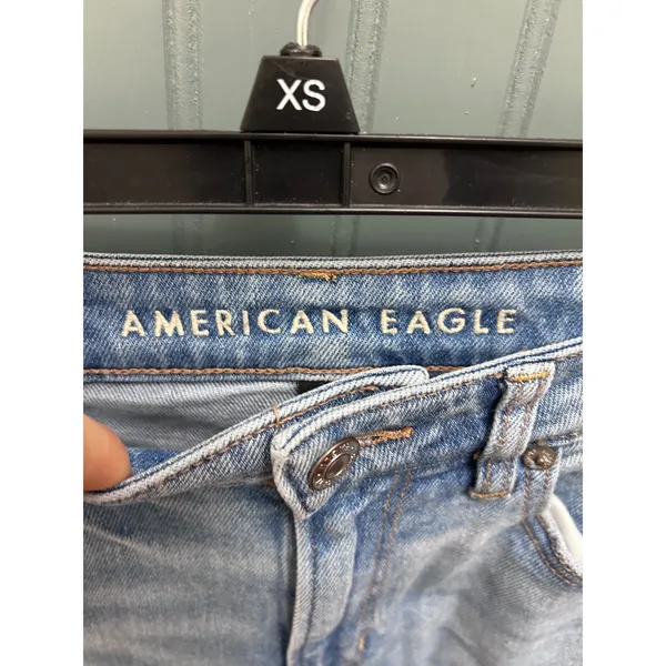American Eagle Light Wash Distressed Mom Jeans High Rise Size 4 Short - Image 2
