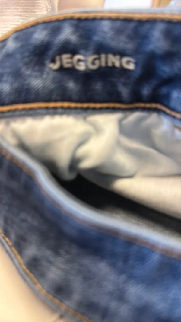 American Eagle Jeans size 2  - Image 9