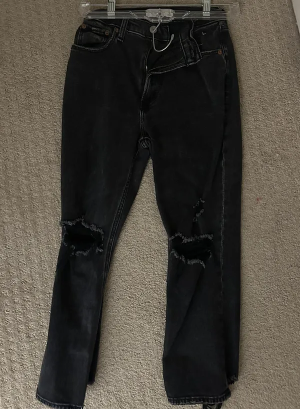 Abercrombie 90’s Straight Ultra High Rise Jeans - Image 3