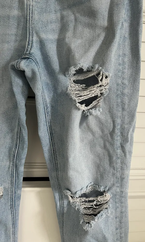 American Eagle Ripped Jeans - Image 5