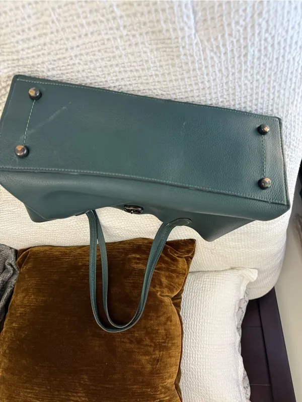 Coach Willow Tote Polished Pebble Leather Turnlock Zip Compartment Feet Green - Image 2